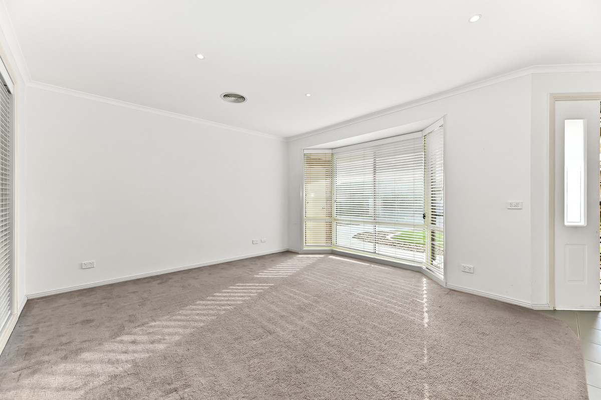 9 / 8a Henry Street, Koo Wee Rup VIC 3981, Koo Wee Rup - Thumbnail 3