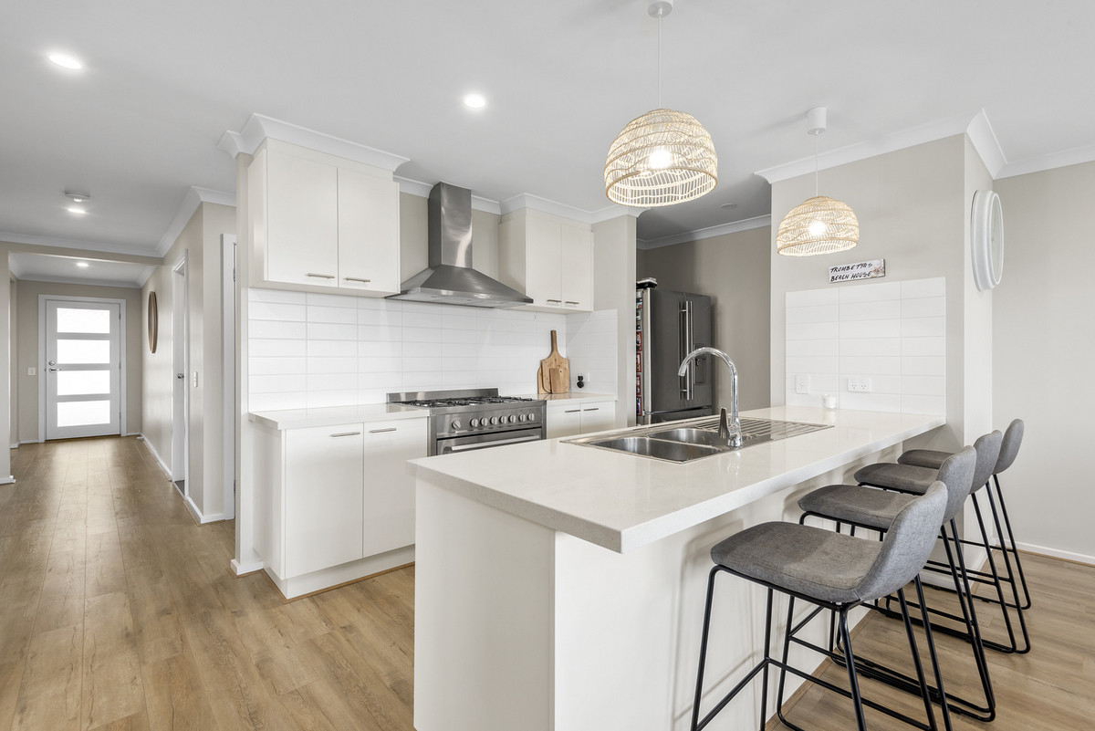 24 Hilltop Drive, Curlewis VIC 3222, Curlewis - Thumbnail 3