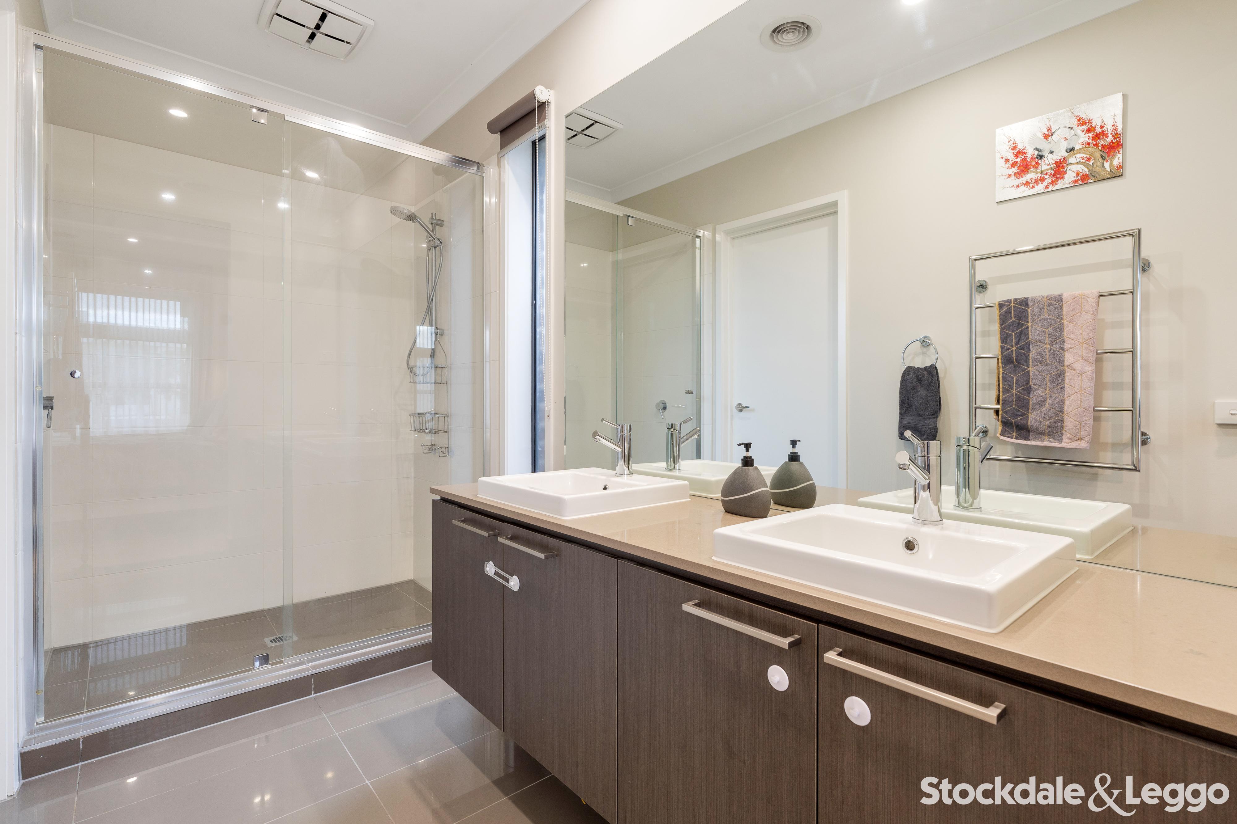 28 Featherwood Crescent, Craigieburn VIC, Craigieburn - Thumbnail 3