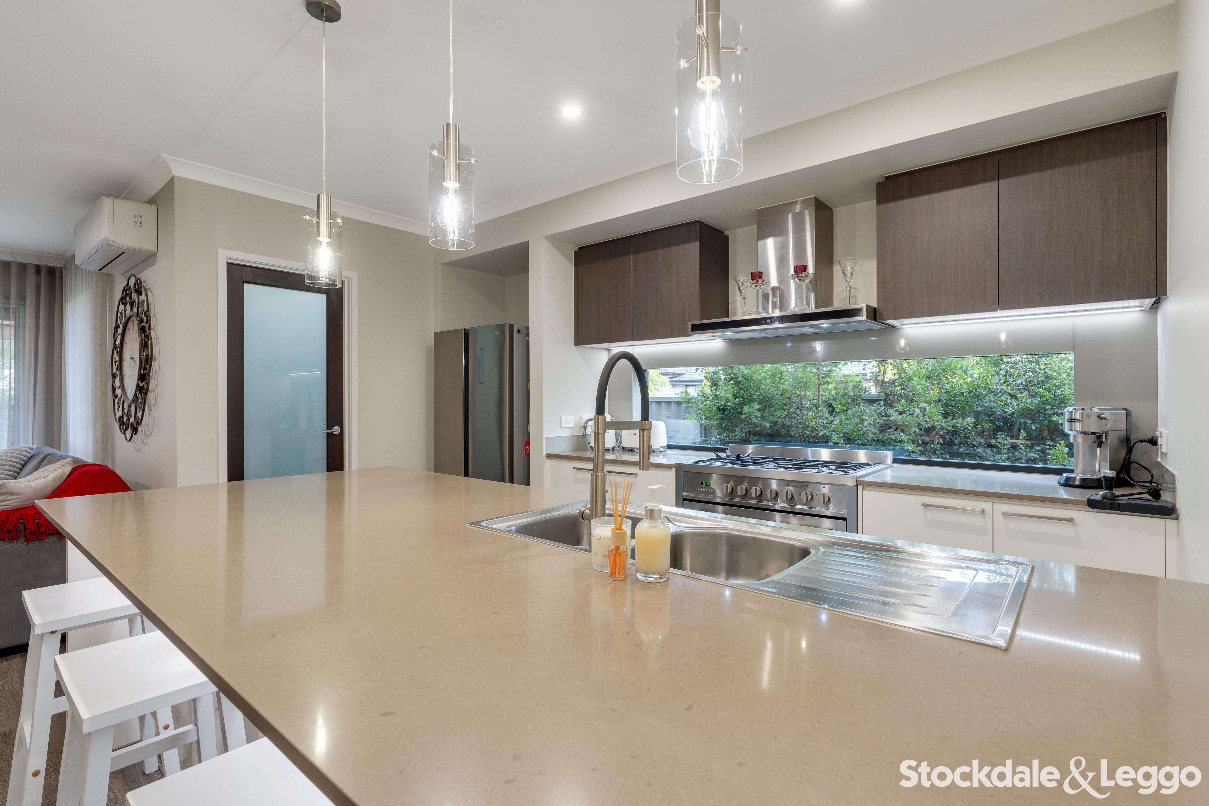 28 Featherwood Crescent, Craigieburn VIC, Craigieburn - Thumbnail 4