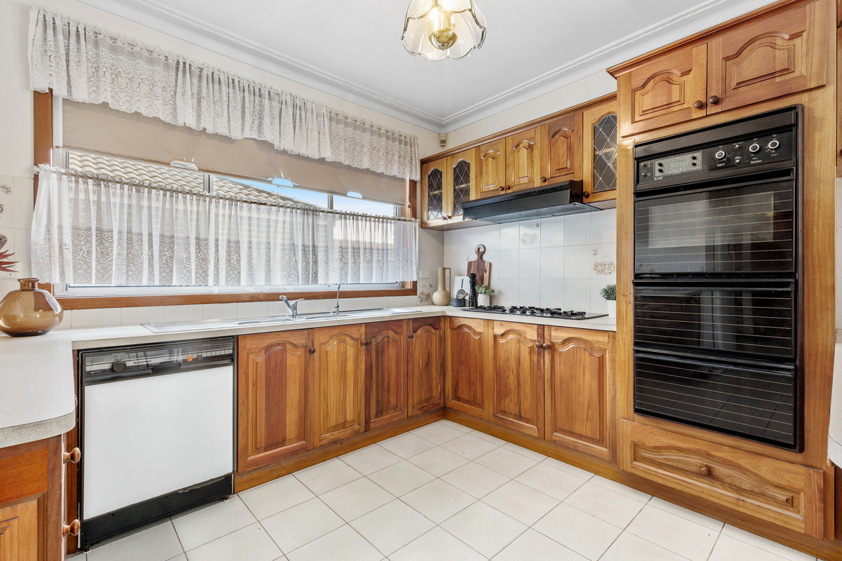 1 / 7 Logan Street, Glenroy VIC 3046, Glenroy - Thumbnail 2