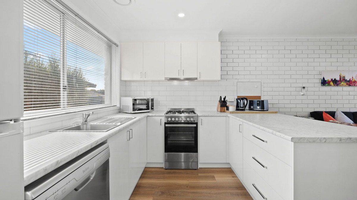 2 / 29 Carpenter Street, Wendouree VIC 3355, Wendouree - Thumbnail 4
