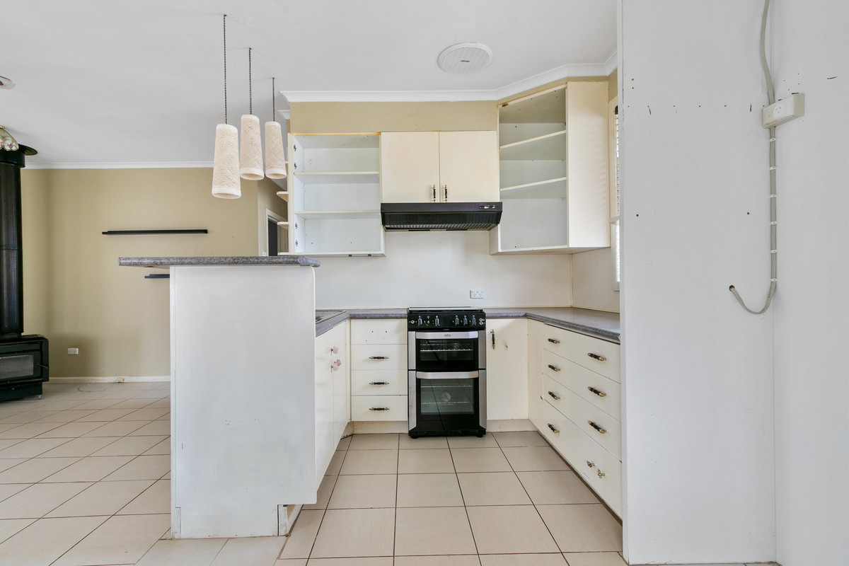 14 Hunt Street, Morwell VIC 3840, Morwell - Thumbnail 2
