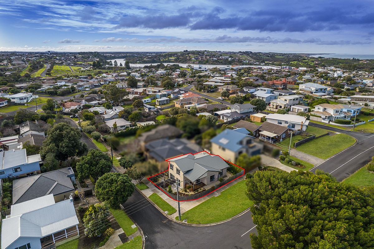 98 Hickford Parade, WARRNAMBOOL VIC 3280, Warrnambool - Thumbnail 2