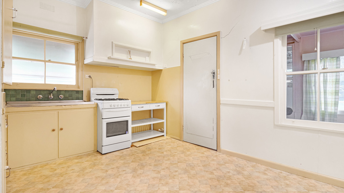 10 Wilson Avenue, Tatura VIC 3616, Tatura - Thumbnail 2