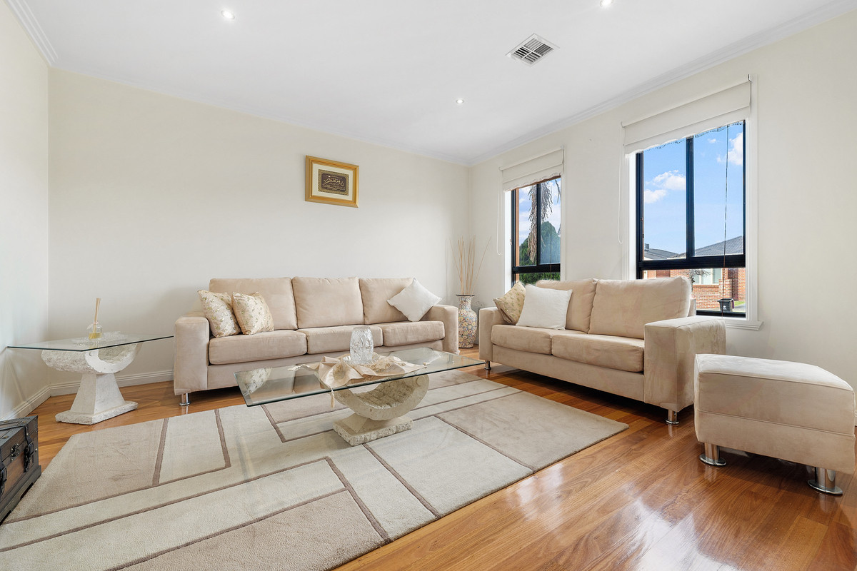 102 Marigold Crescent, Gowanbrae VIC 3043, Gowanbrae - Thumbnail 2