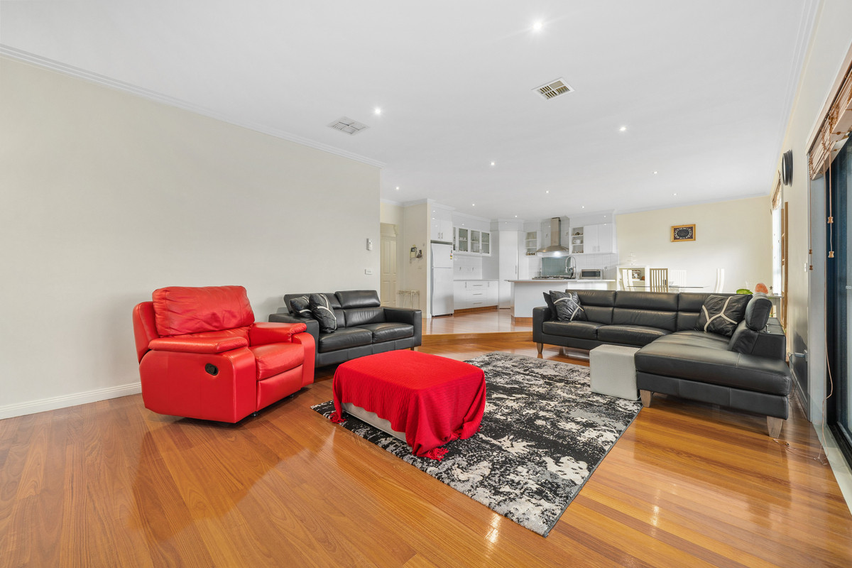 102 Marigold Crescent, Gowanbrae VIC 3043, Gowanbrae - Thumbnail 3