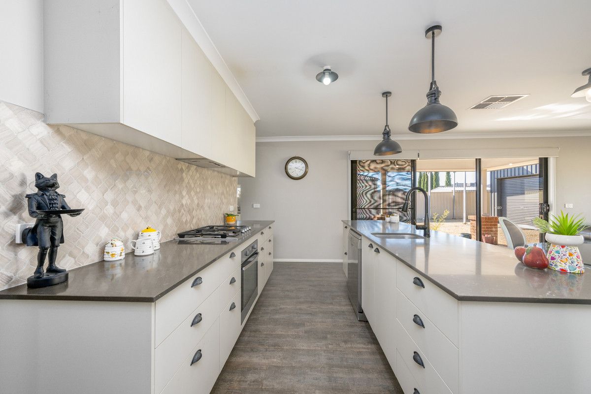 9 Iluka Drive, Shepparton North VIC 3631, Shepparton North - Thumbnail 2