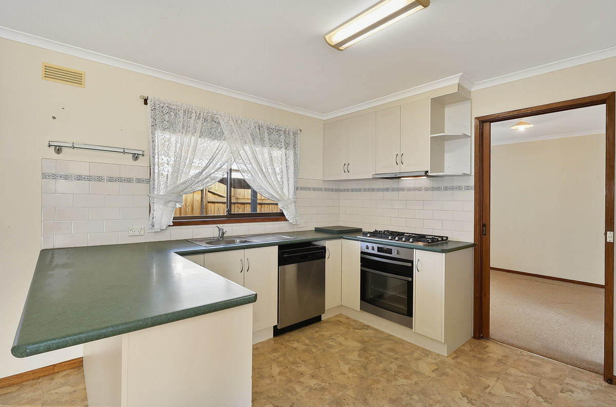 8 Nayler Crescent, Warrnambool VIC 3280, Warrnambool - Thumbnail 3