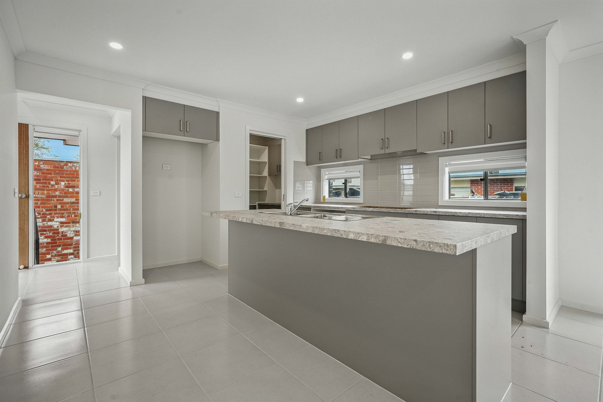 2 / 20 Sybella Avenue, Koo Wee Rup VIC 3981, Koo Wee Rup - Thumbnail 2