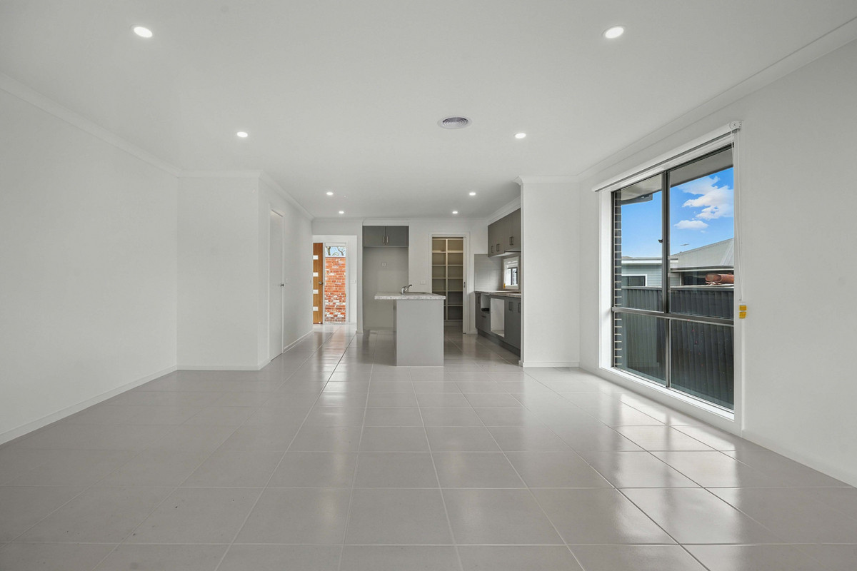2 / 20 Sybella Avenue, Koo Wee Rup VIC 3981, Koo Wee Rup - Thumbnail 4