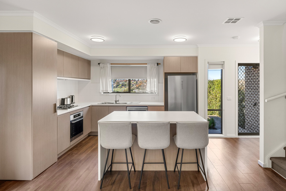 23 Erinbank Crescent, Westmeadows VIC 3049, Westmeadows - Thumbnail 2