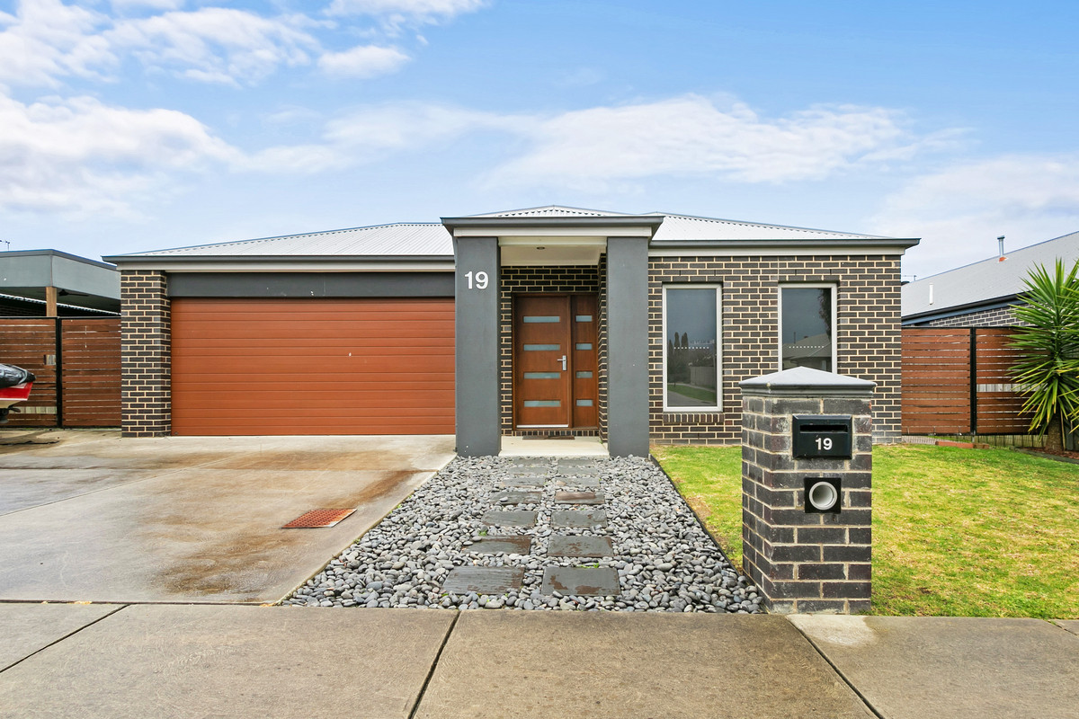 19 McNulty Drive, Traralgon VIC 3844, Traralgon - Thumbnail 2