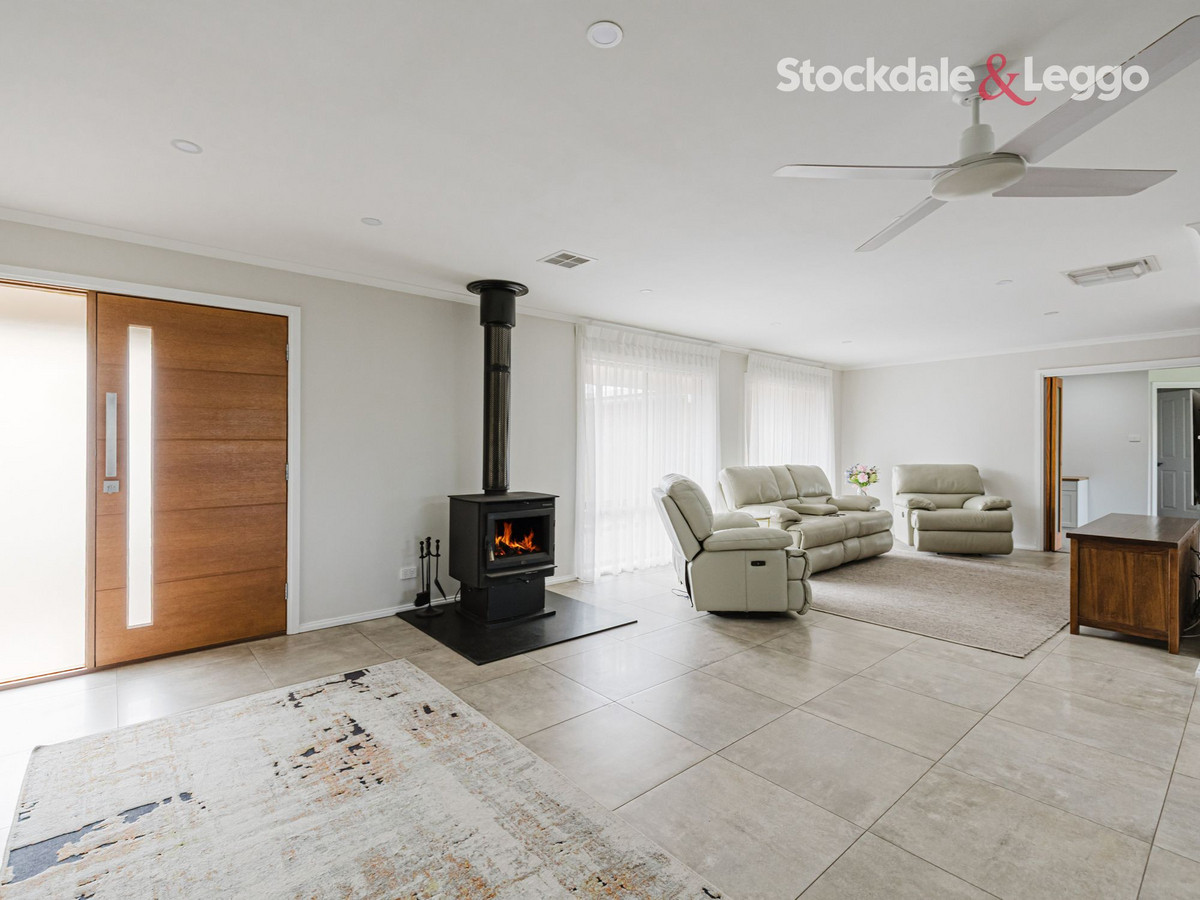 5 Campbell Court, Darley VIC 3340, Darley - Thumbnail 2