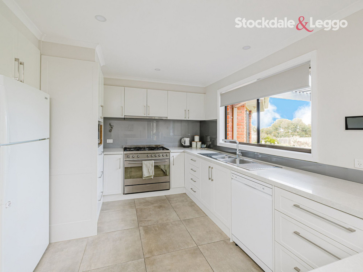 5 Campbell Court, Darley VIC 3340, Darley - Thumbnail 4