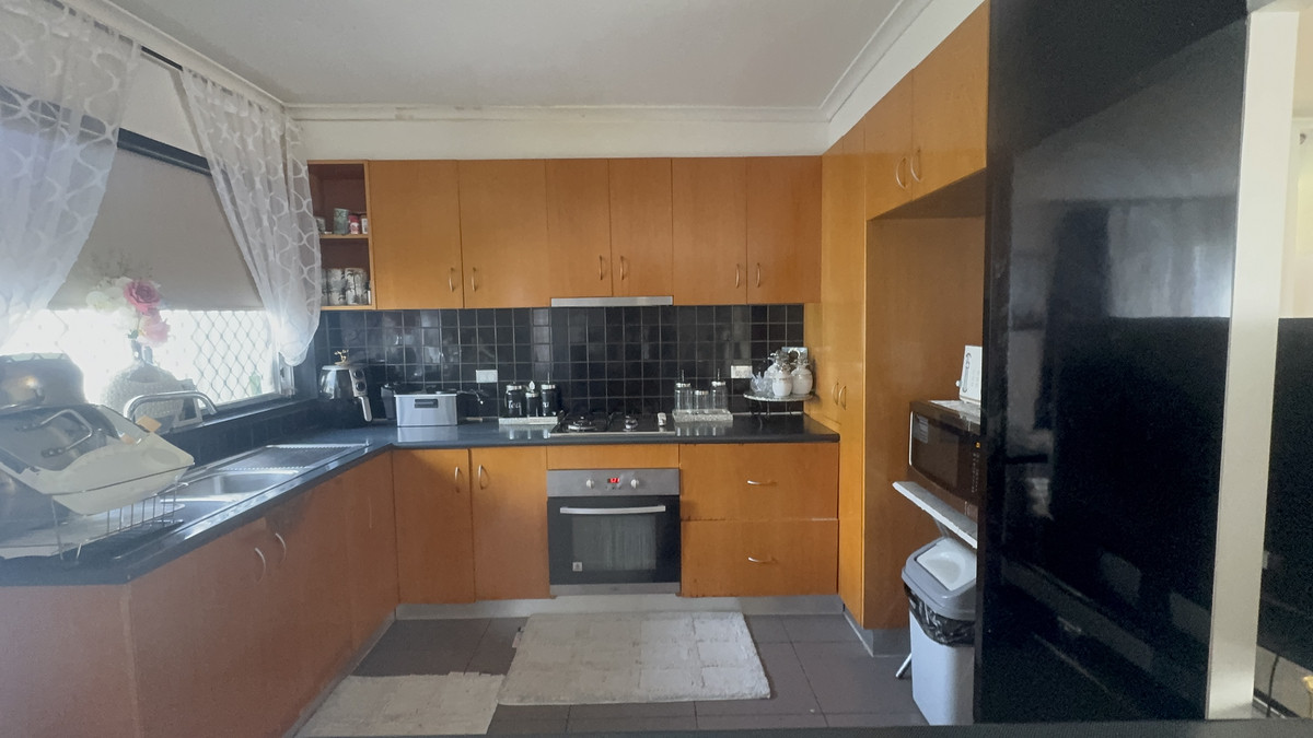59 Erinbank Crescent, Westmeadows VIC 3049, Westmeadows - Thumbnail 2