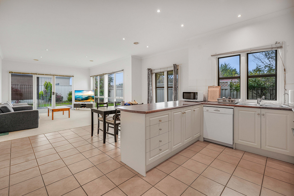 6 Moroka Green, PAKENHAM VIC 3810, Pakenham - Thumbnail 4
