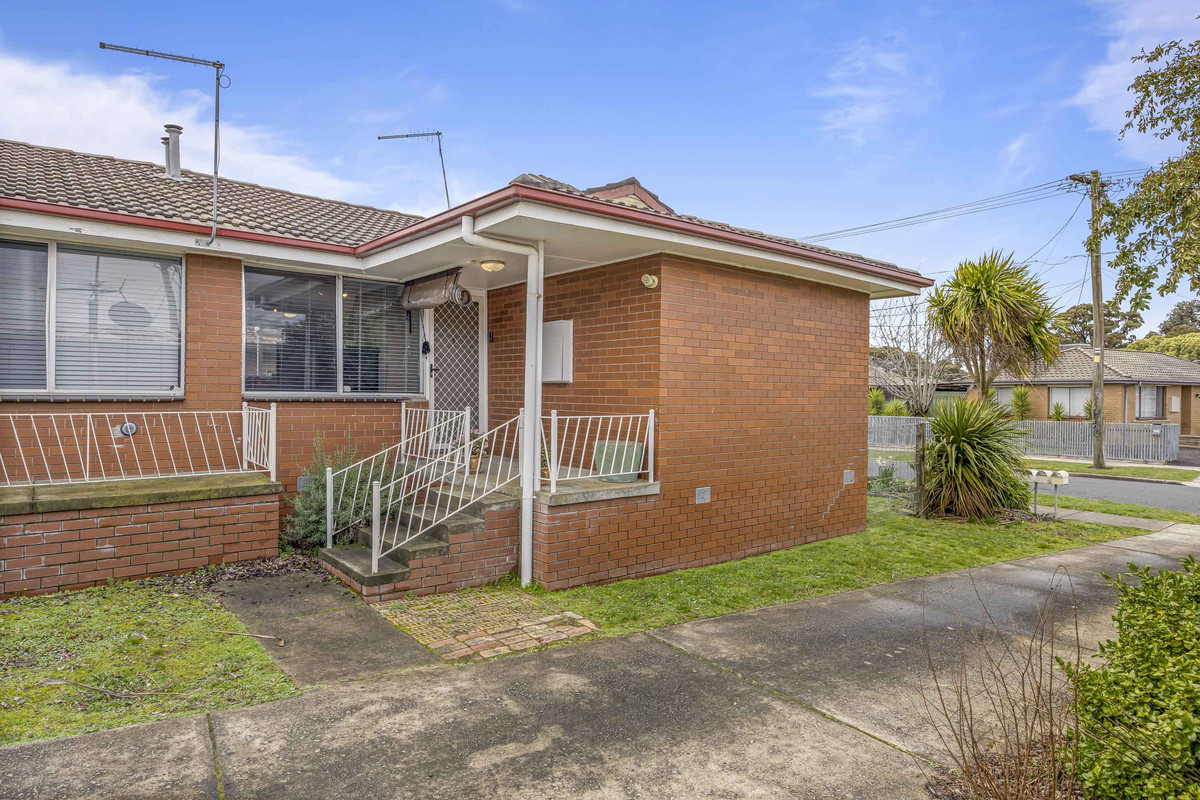 1 / 29 Carpenter Street, Wendouree VIC 3355, Wendouree - Thumbnail 2