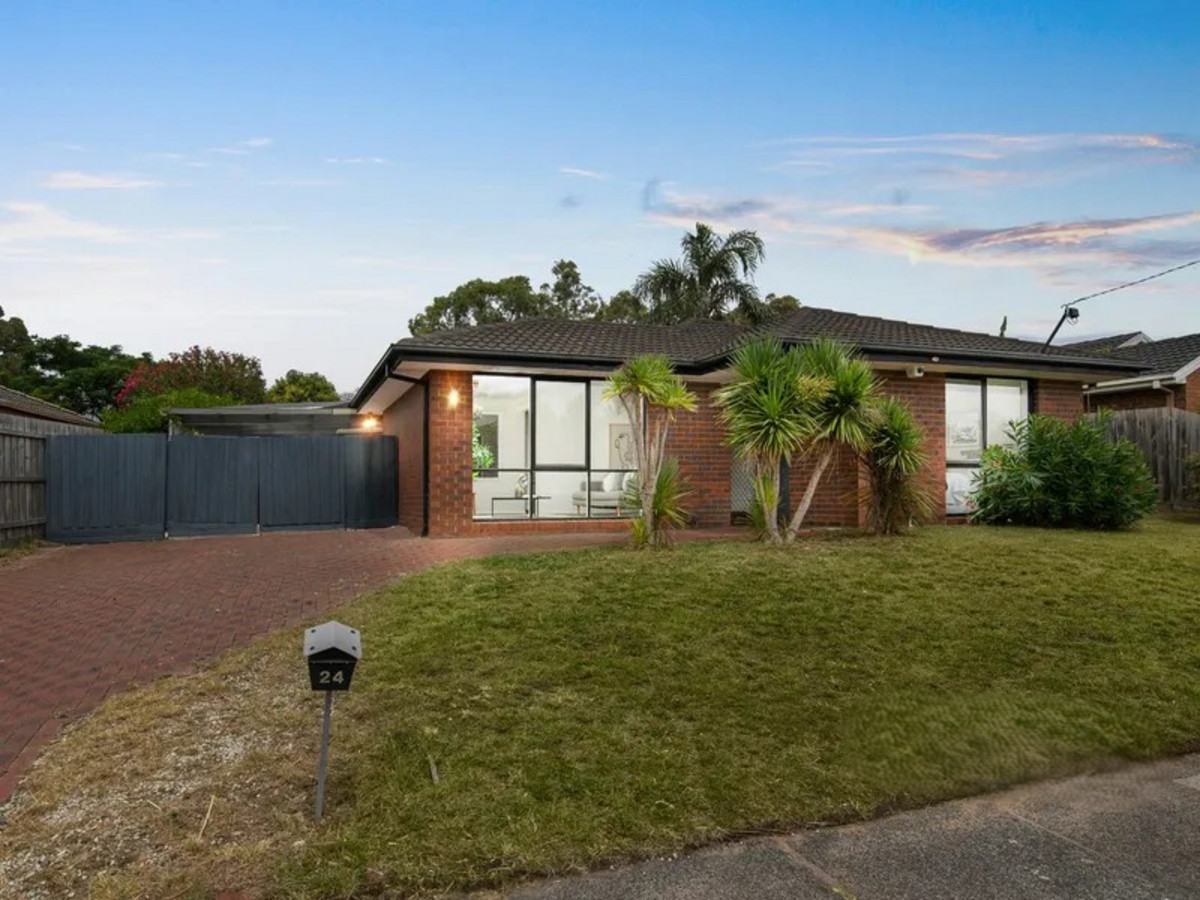 24 Edeys Run, Hampton Park VIC 3976