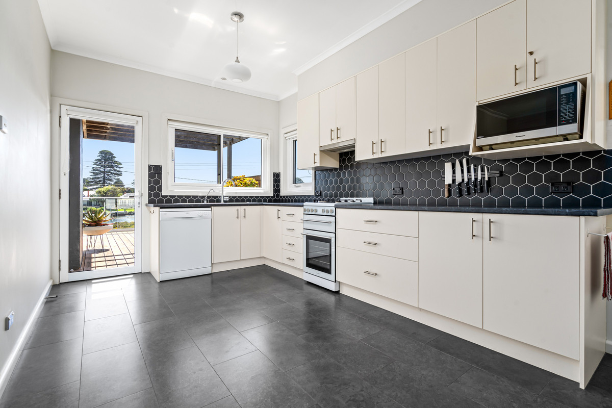 82 Griffiths Street, PORT FAIRY VIC 3284, Port Fairy - Thumbnail 8