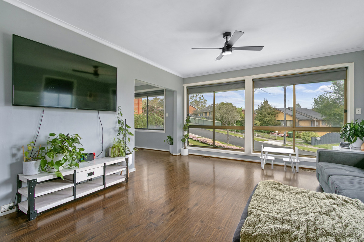 8 Heesom Crescent, CHURCHILL VIC 3842, Churchill - Thumbnail 2