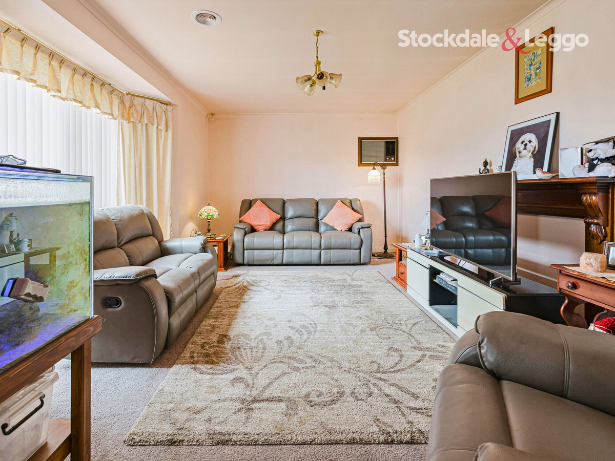 50 Underbank Boulevard, BACCHUS MARSH VIC 3340, Bacchus Marsh - Thumbnail 2
