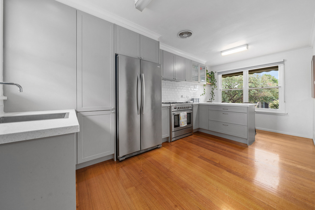 100 Valley Crescent, GLENROY VIC 3046, Glenroy - Thumbnail 2