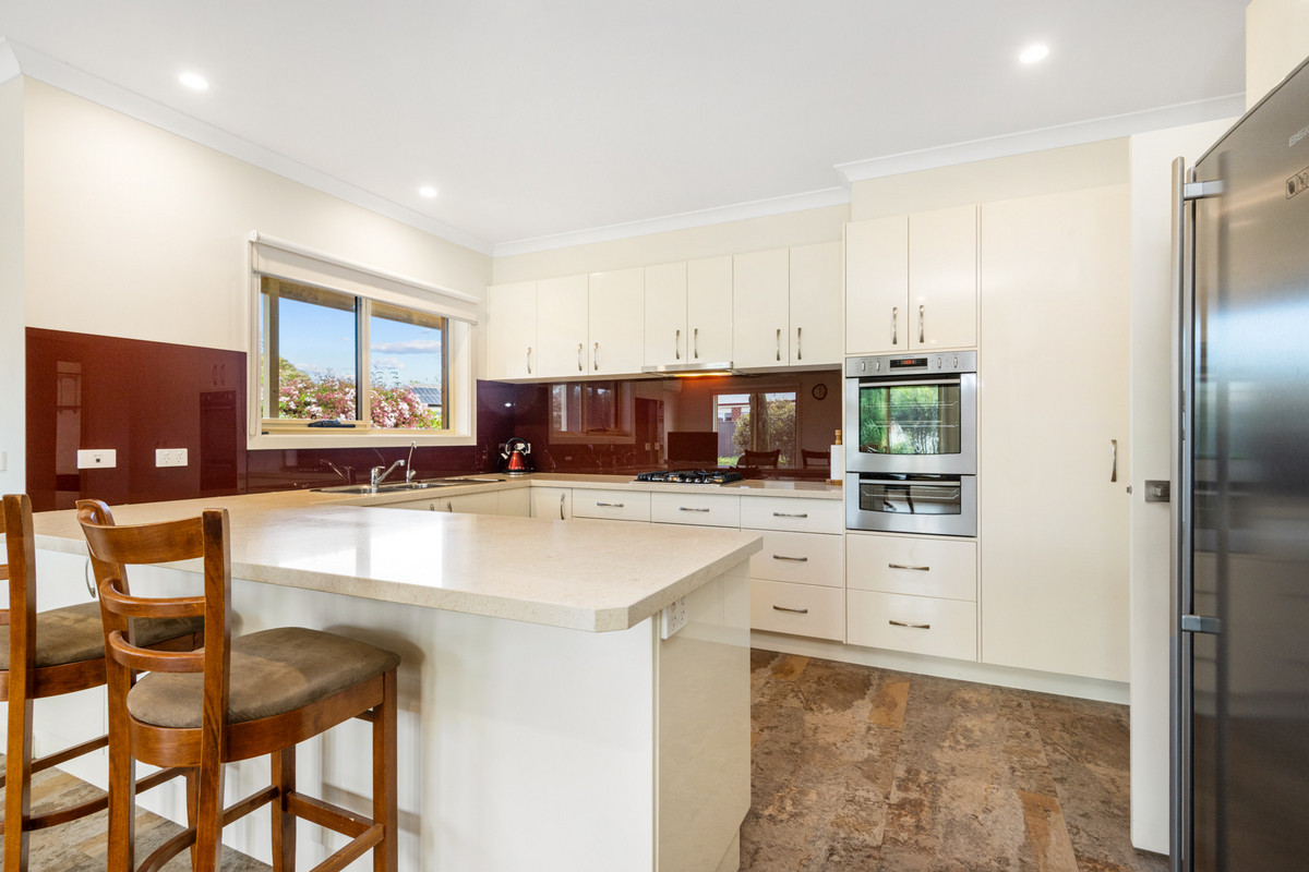 10 Knowles Court, Bannockburn VIC 3331, Bannockburn - Thumbnail 2