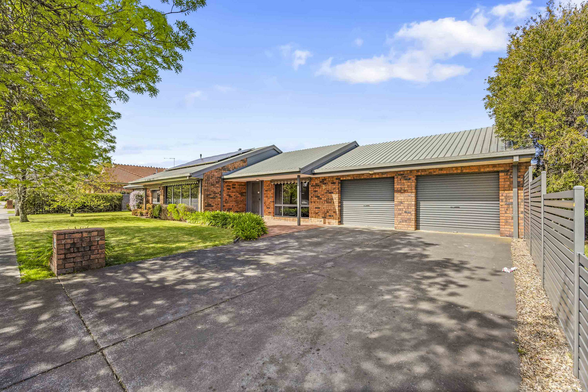 2 Robertson Drive, Alfredton VIC 3350, Alfredton - Thumbnail 3