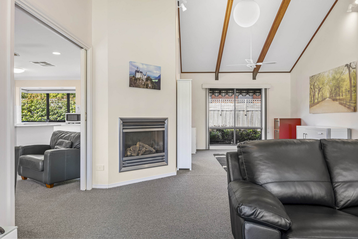 2 Robertson Drive, Alfredton VIC 3350, Alfredton - Thumbnail 5