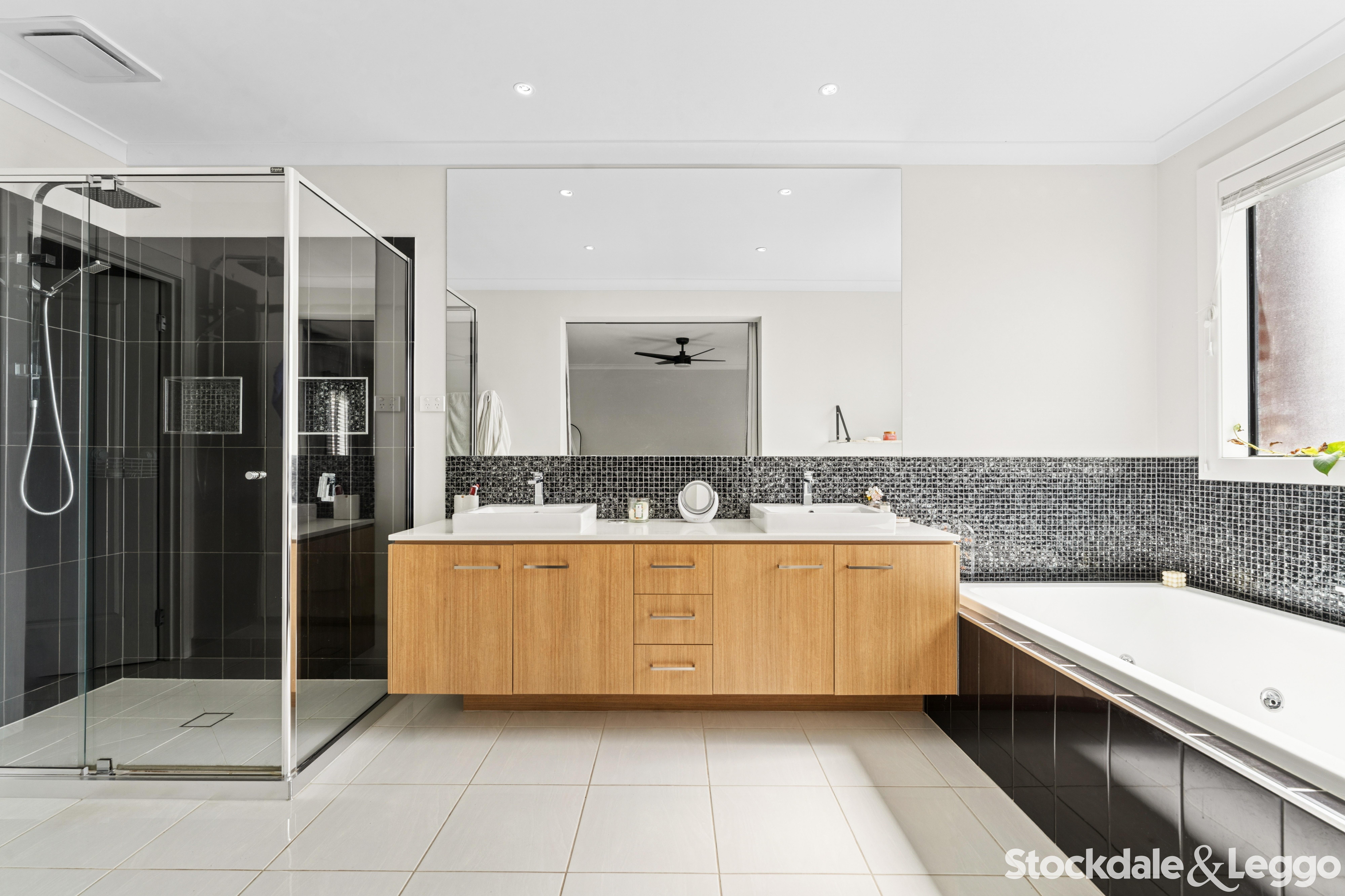 59 Wedmore Crescent, Sunbury VIC, Sunbury - Thumbnail 3
