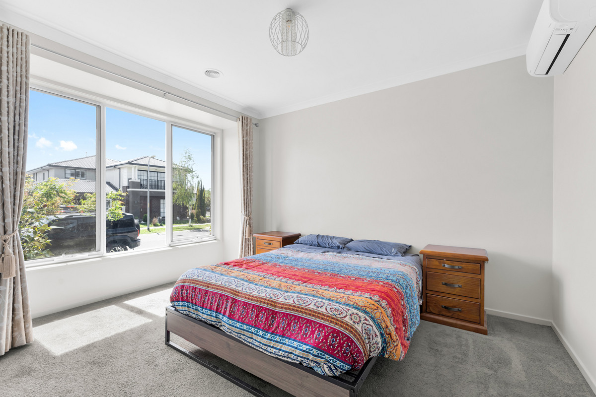 24 Colonnade Street, Clyde North VIC 3978, Clyde North - Thumbnail 2