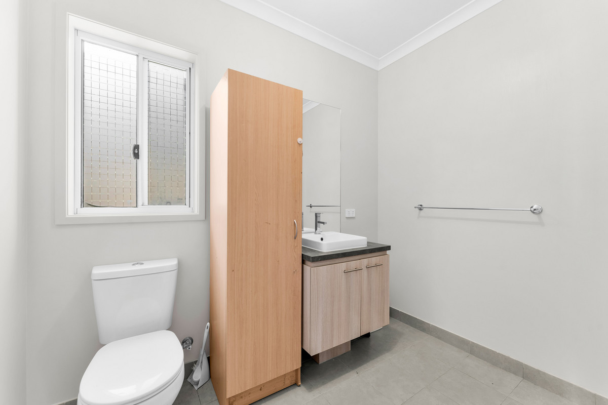 24 Colonnade Street, Clyde North VIC 3978, Clyde North - Thumbnail 3