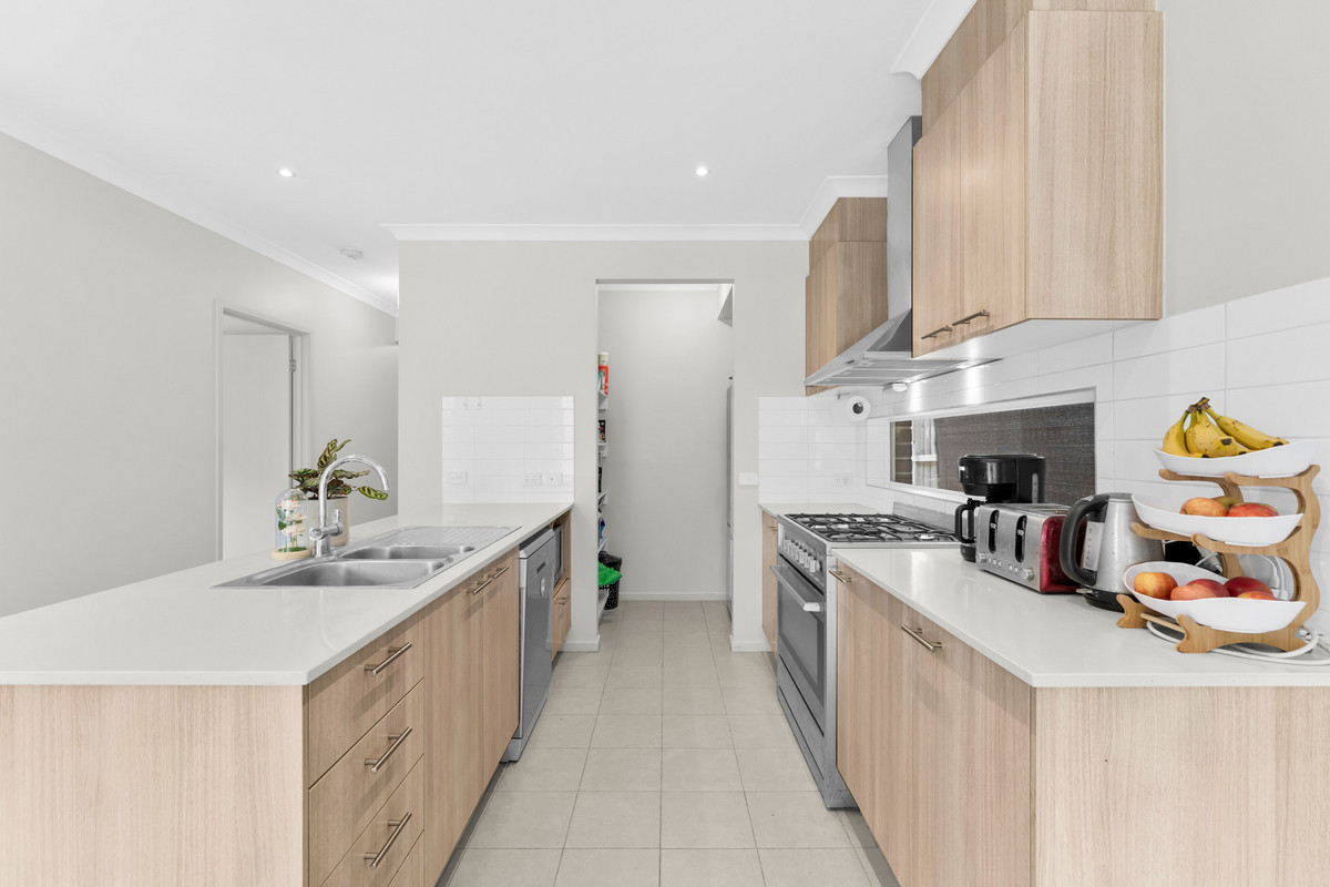 24 Colonnade Street, Clyde North VIC 3978, Clyde North - Thumbnail 5