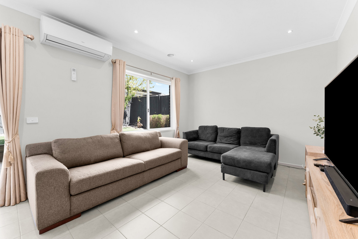 24 Colonnade Street, Clyde North VIC 3978, Clyde North - Thumbnail 6
