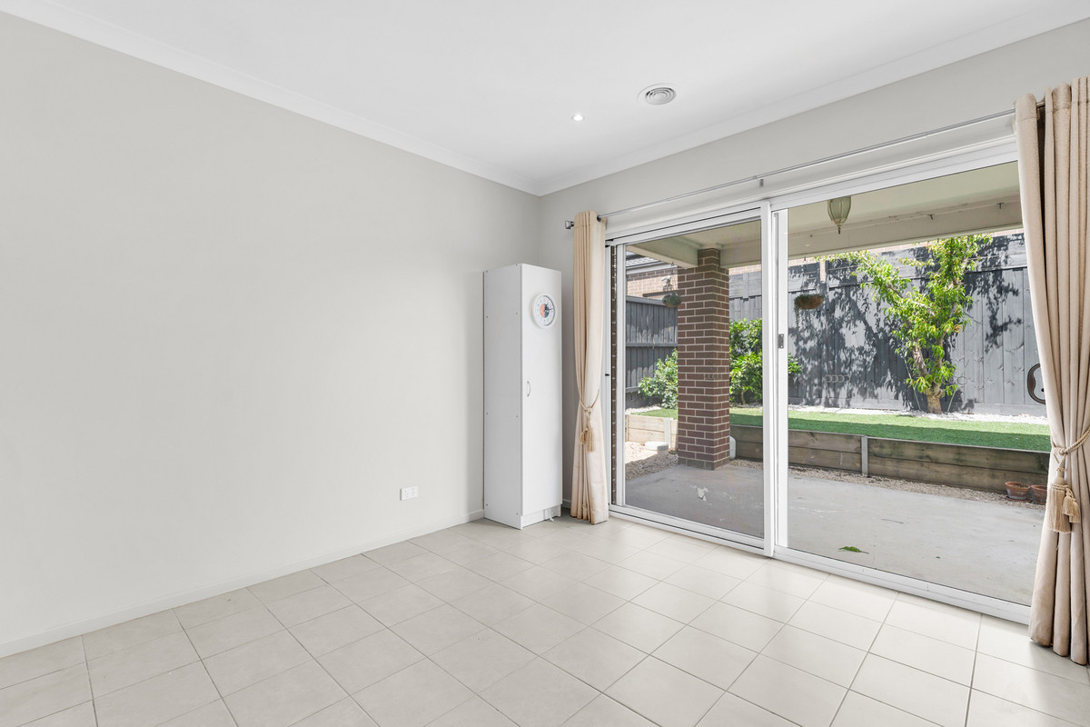 24 Colonnade Street, Clyde North VIC 3978, Clyde North - Thumbnail 8