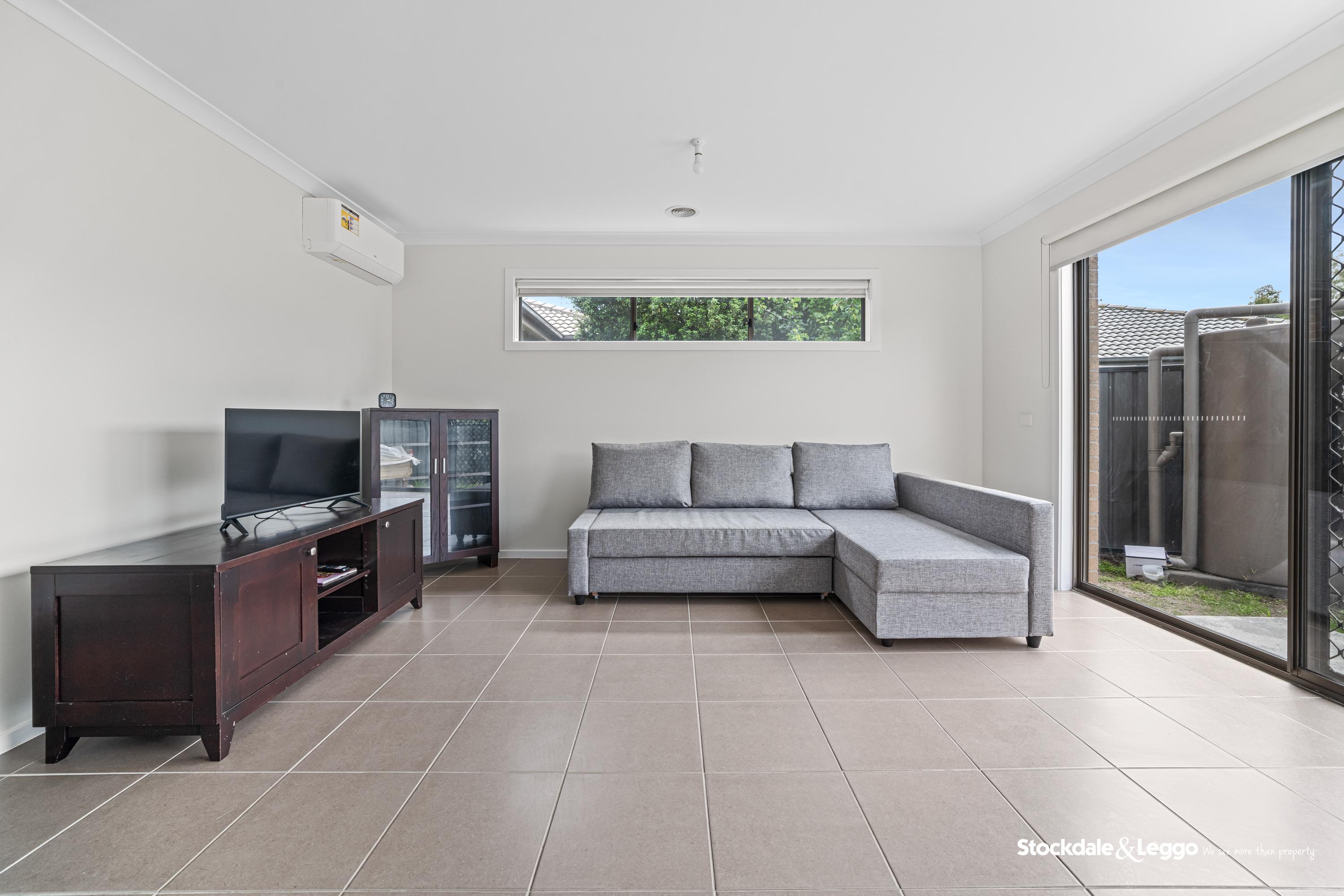2 Nikolai Place, Clyde North VIC, Clyde North - Thumbnail 3