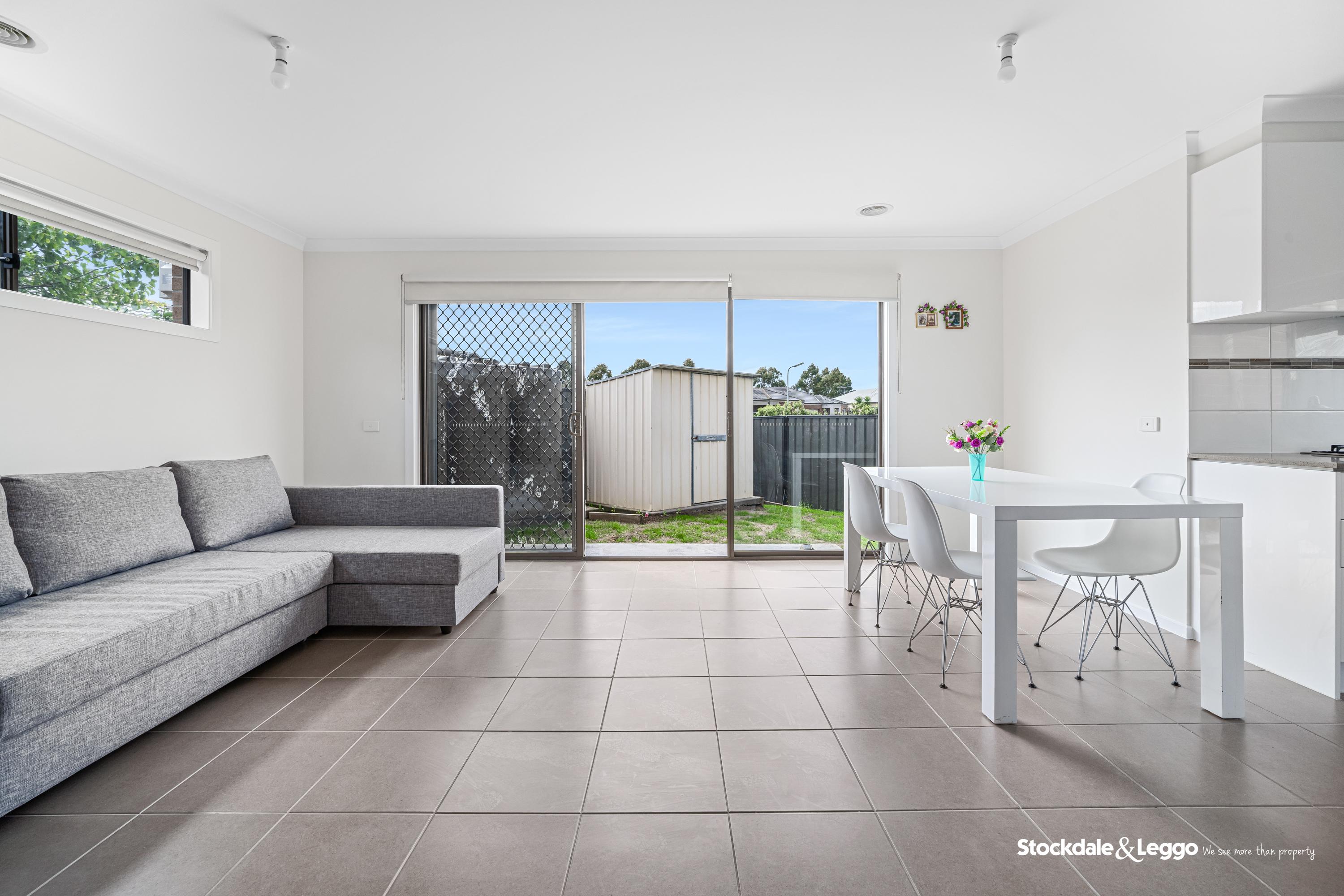 2 Nikolai Place, Clyde North VIC, Clyde North - Thumbnail 2