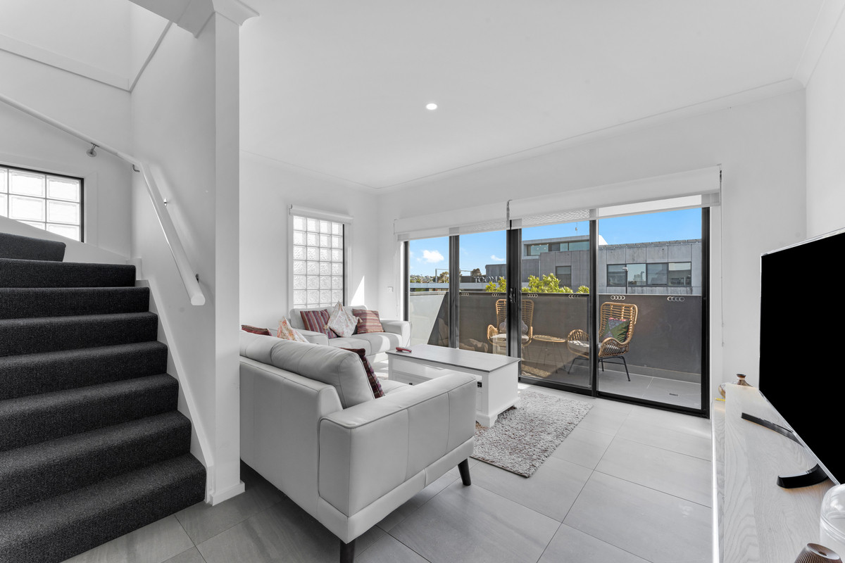31 Golden Green Street, Pakenham VIC 3810, Pakenham - Thumbnail 3
