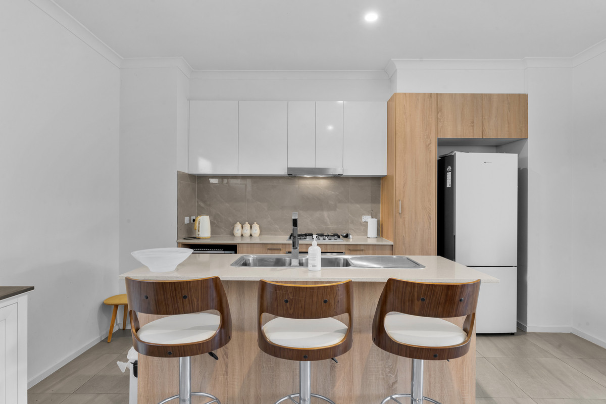 31 Golden Green Street, Pakenham VIC 3810, Pakenham - Thumbnail 4