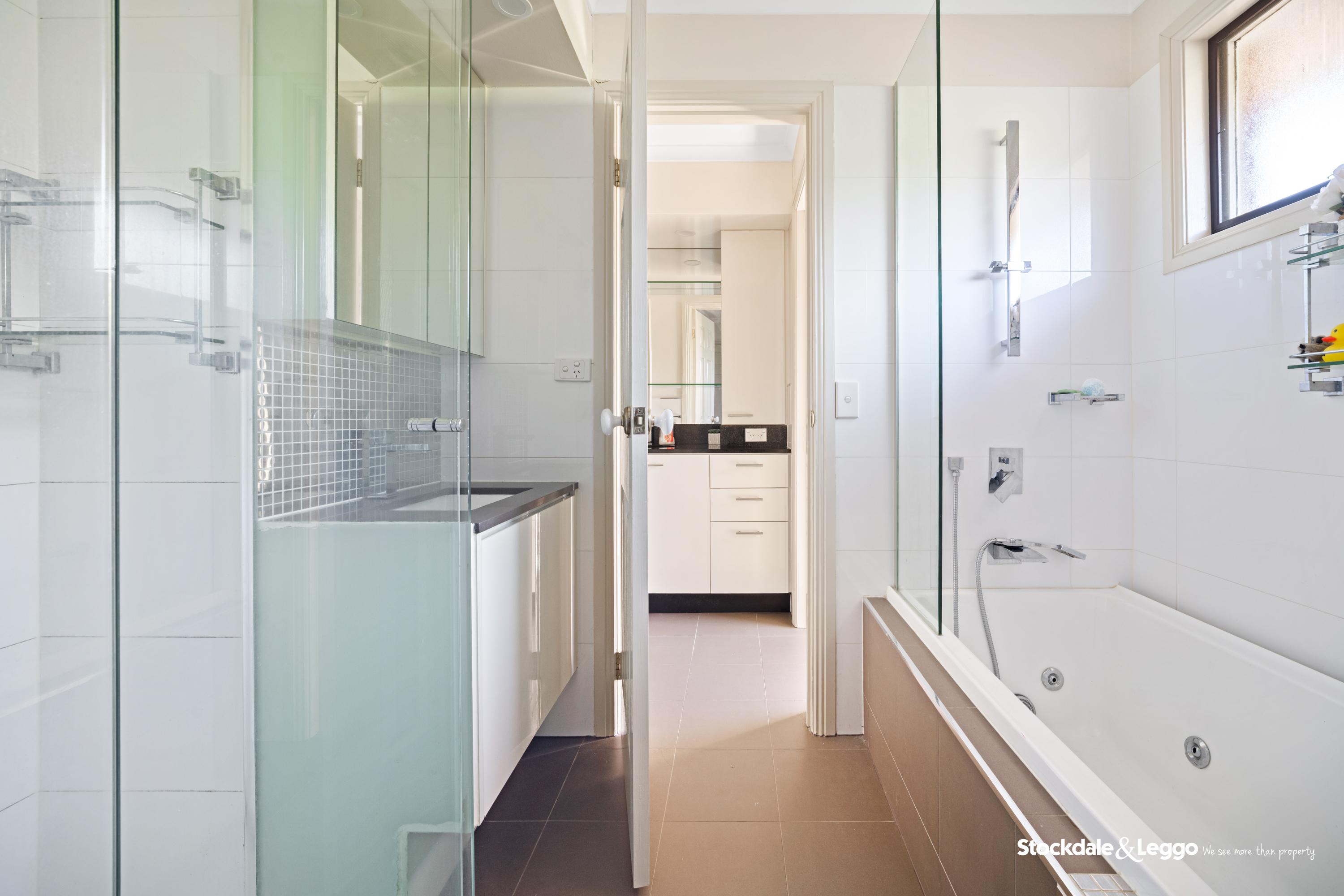 1 Durness Court, Endeavour Hills VIC, Endeavour Hills - Thumbnail 4