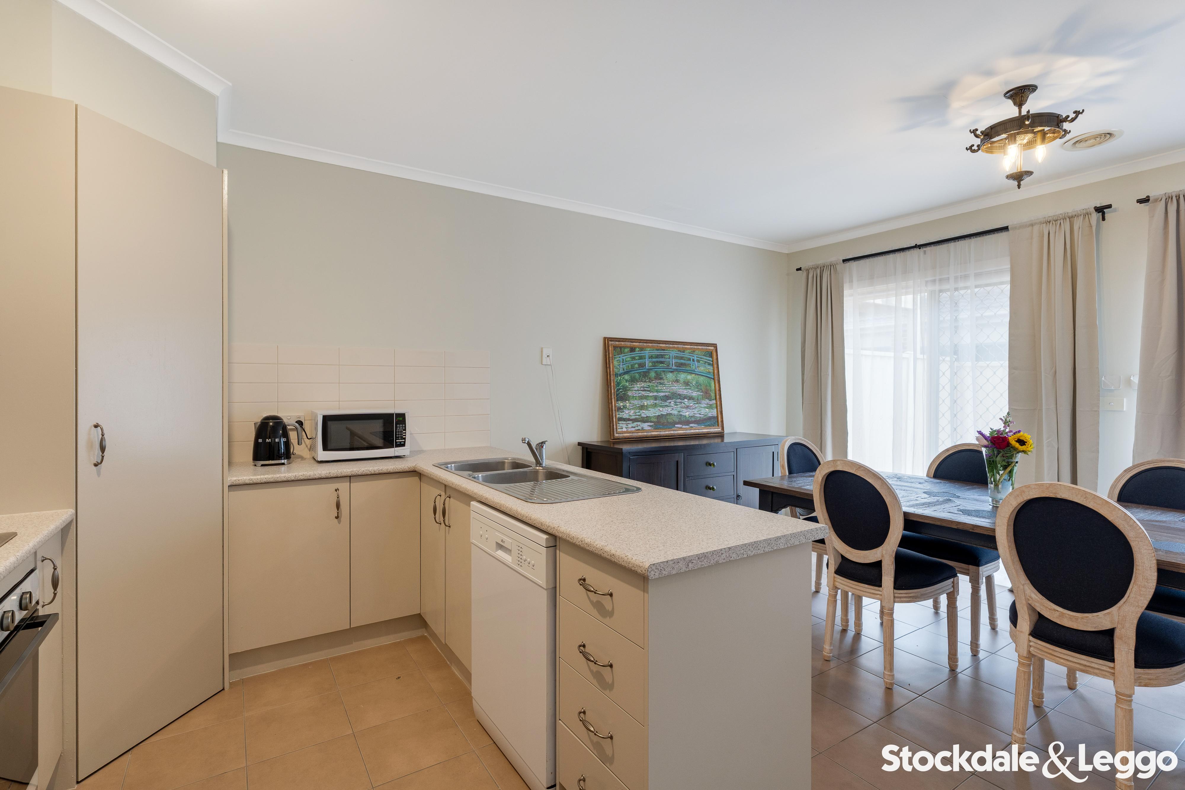 18 David Circuit, Hillside VIC, Hillside - Thumbnail 3