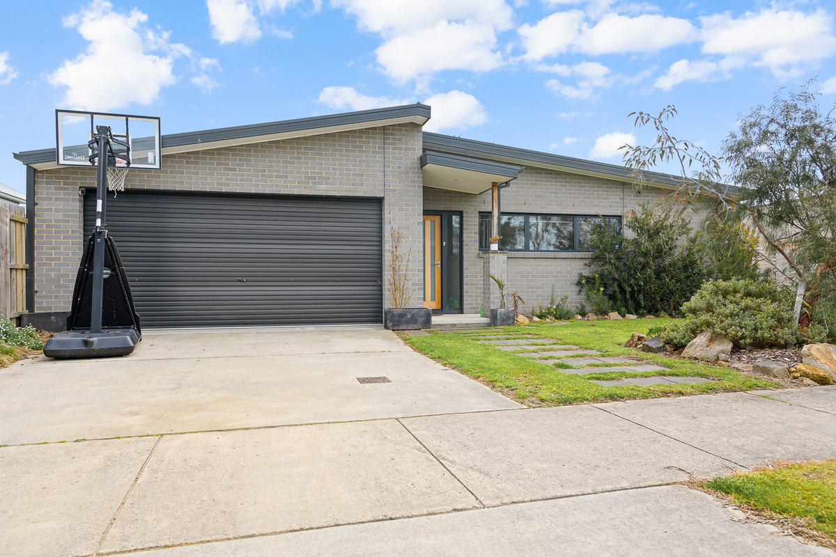 9 Tea Tree Crt, INVERLOCH VIC 3996, Inverloch - Image 1