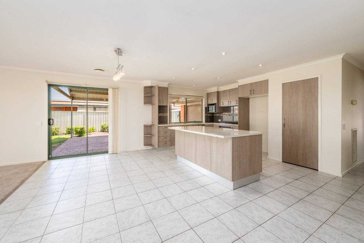 43 Gordon Drive, KIALLA VIC 3631, Kialla - Thumbnail 4