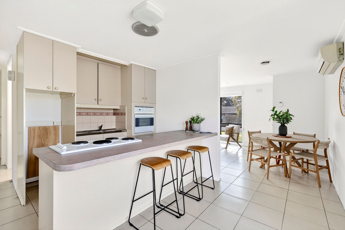1 / 25 Hutcheson Avenue, Highton VIC 3216, Highton - Thumbnail 3