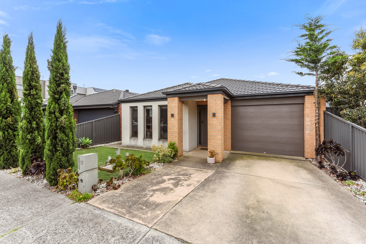 13 Lanthorn Crescent, Cranbourne East VIC 3977, Cranbourne East - Thumbnail 2