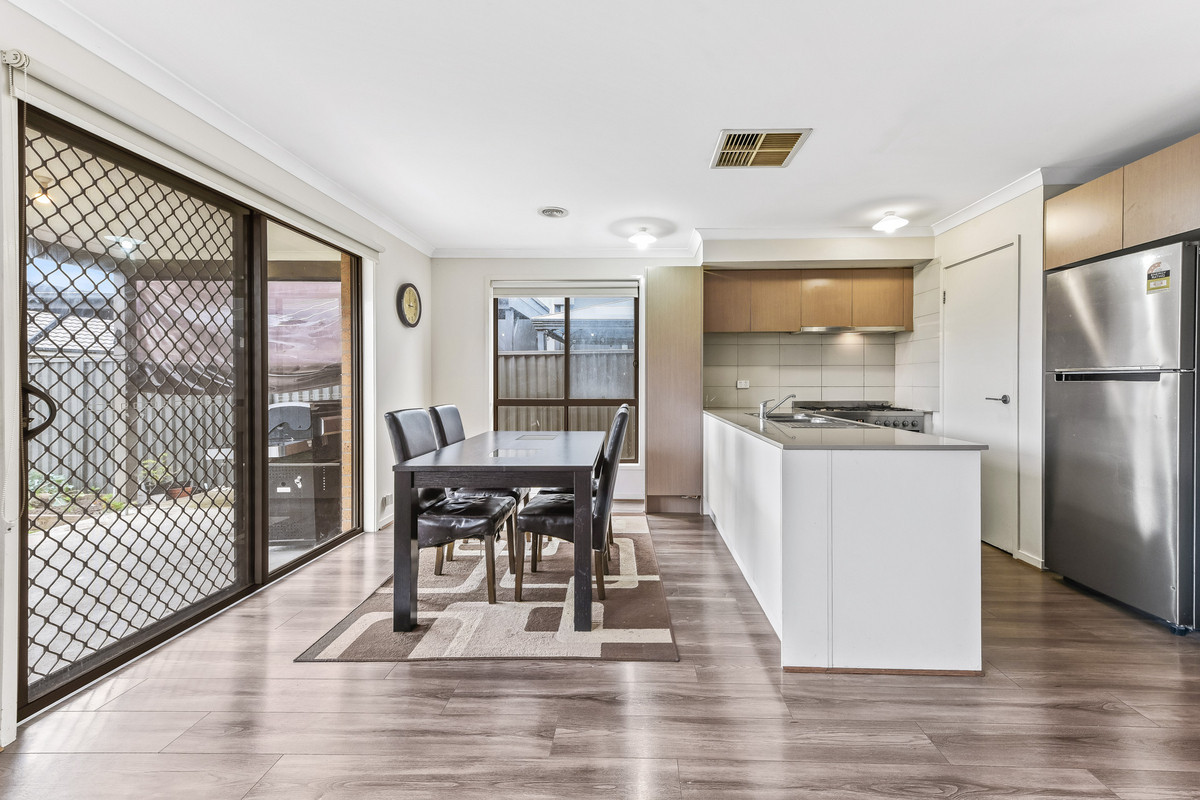 13 Lanthorn Crescent, Cranbourne East VIC 3977, Cranbourne East - Thumbnail 5