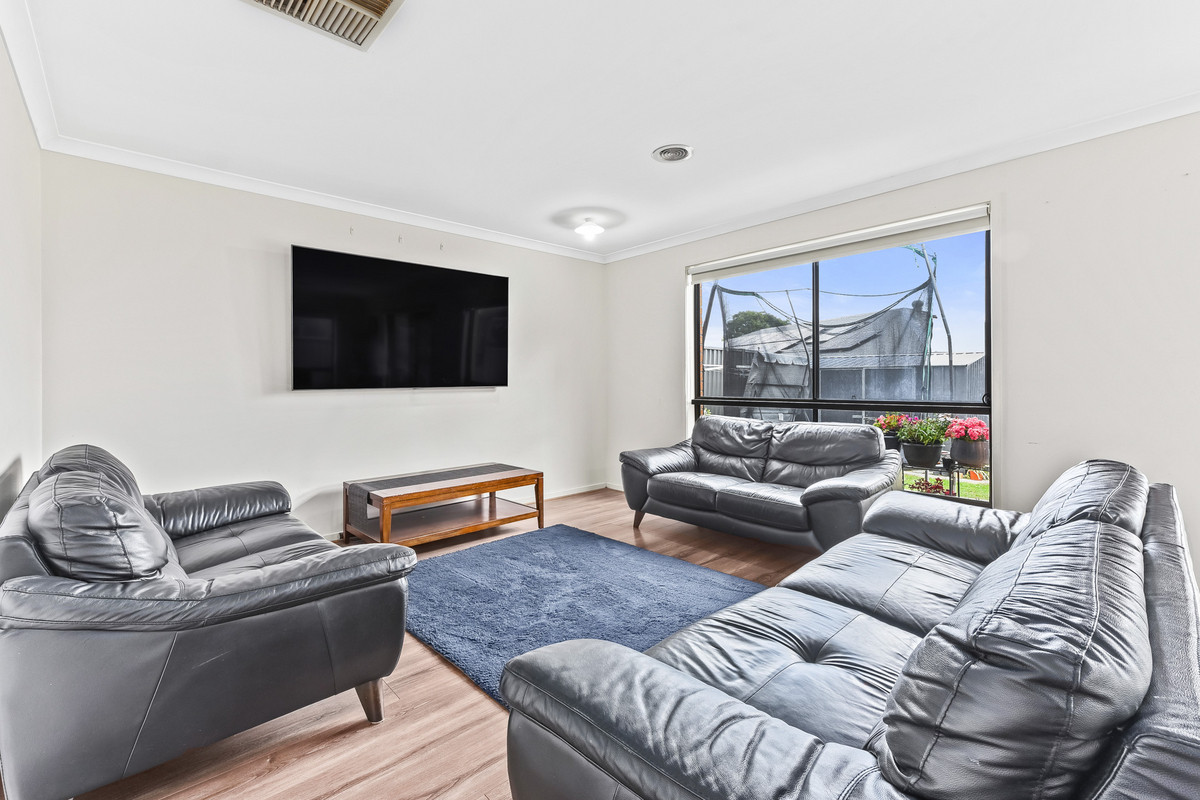 13 Lanthorn Crescent, Cranbourne East VIC 3977, Cranbourne East - Thumbnail 4