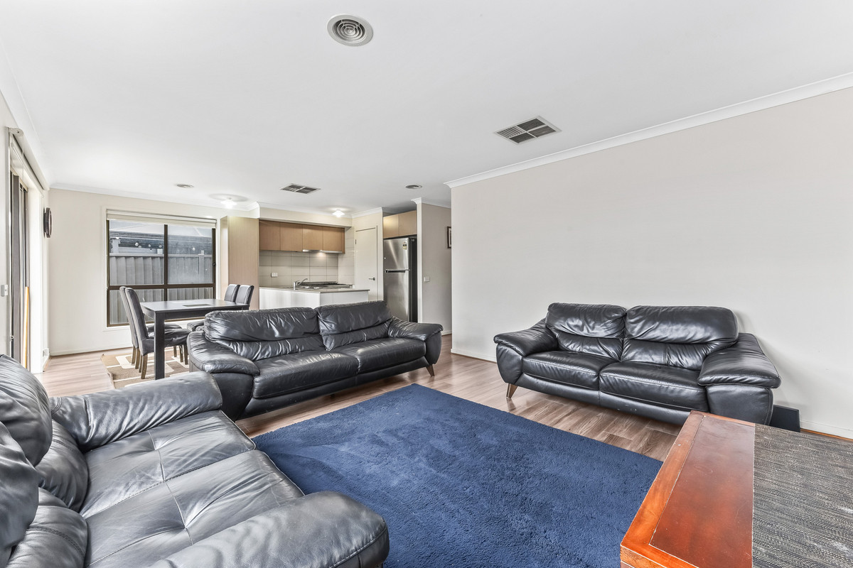 13 Lanthorn Crescent, Cranbourne East VIC 3977, Cranbourne East - Thumbnail 3
