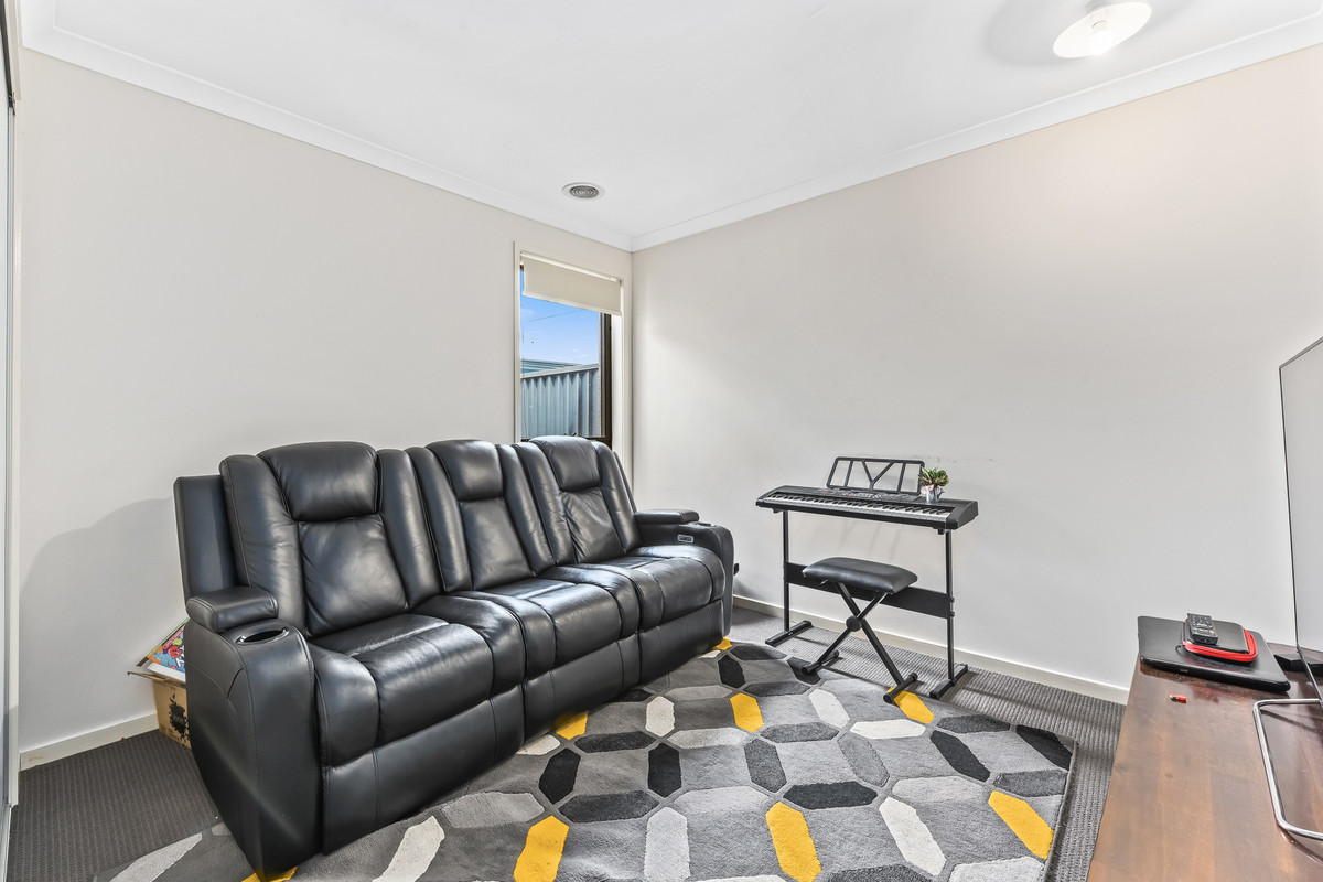 13 Lanthorn Crescent, Cranbourne East VIC 3977, Cranbourne East - Thumbnail 8